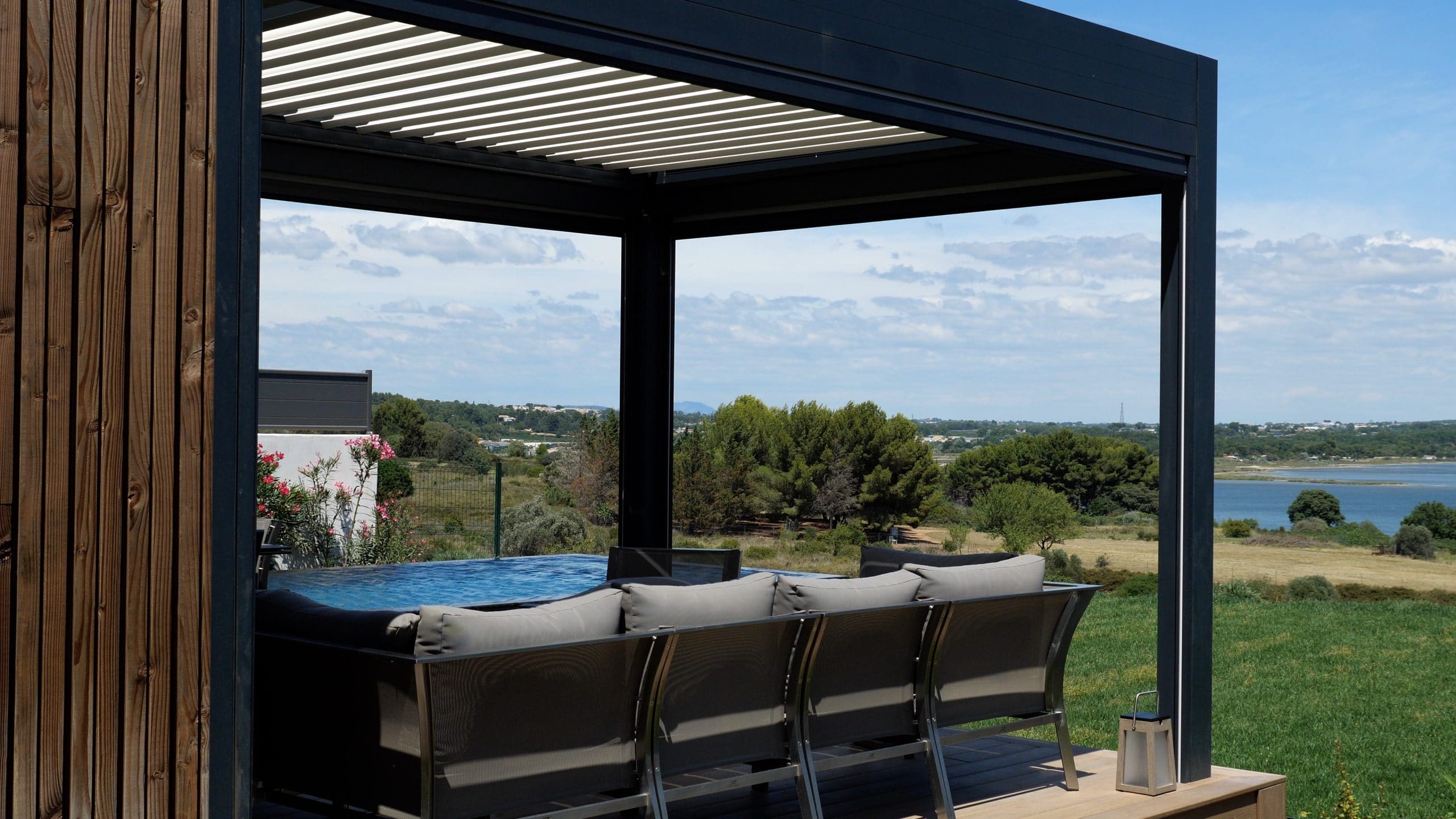 aménager son extérieur dans l'hérault : Abri Solaire : Pergola-bioclimatique