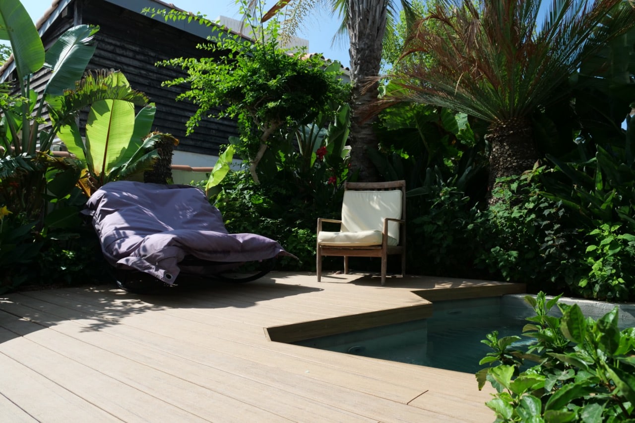 Tour de piscine en composite Timbertech