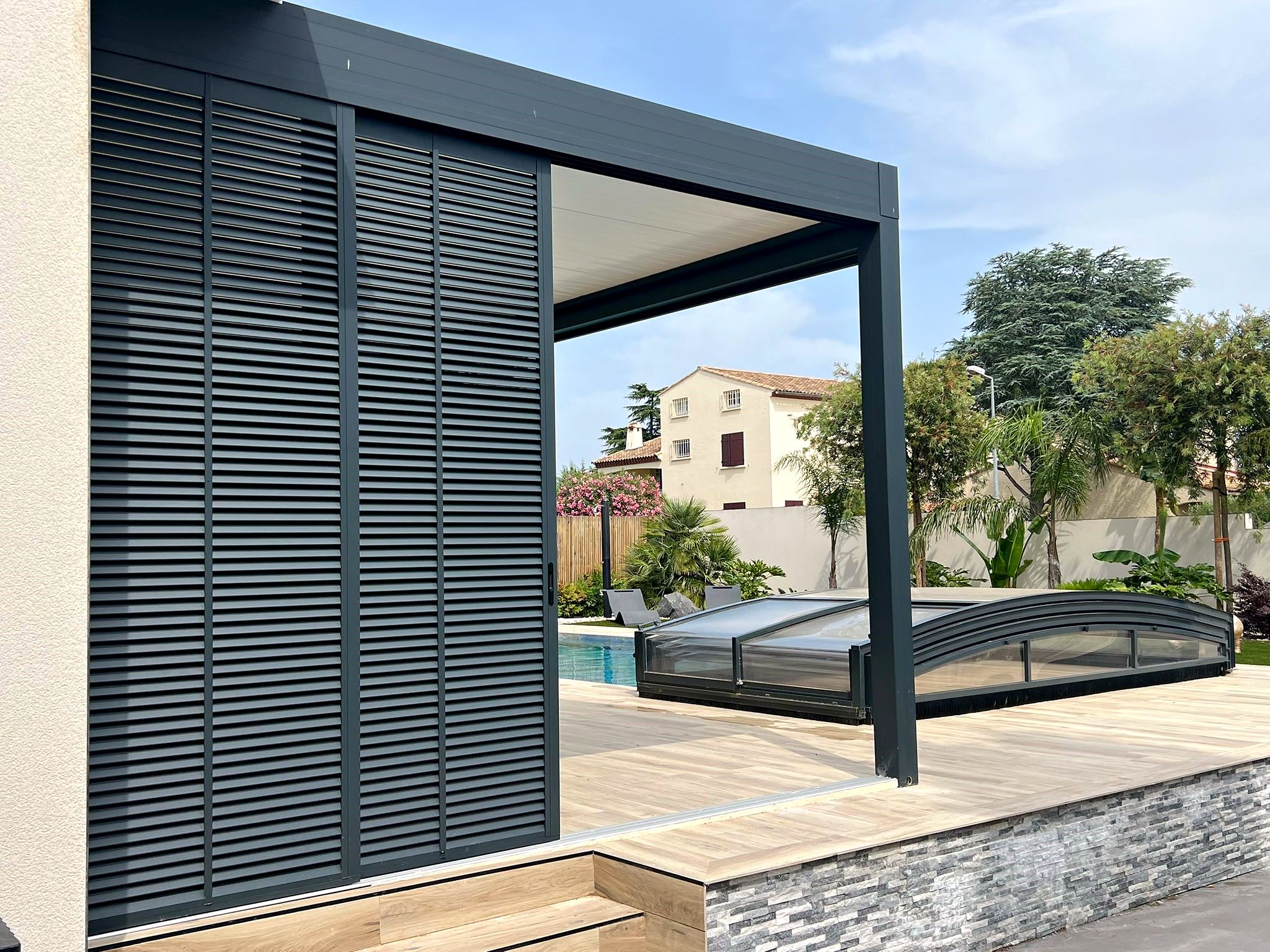 Véranda ou pergola fermée, selon votre terrain