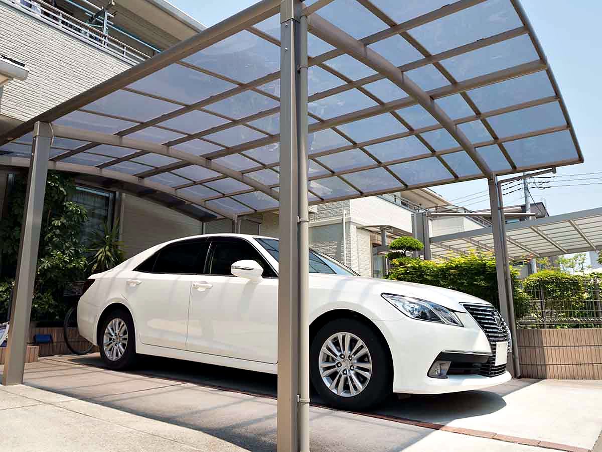 Le carport double, deux véhicules à l’abri