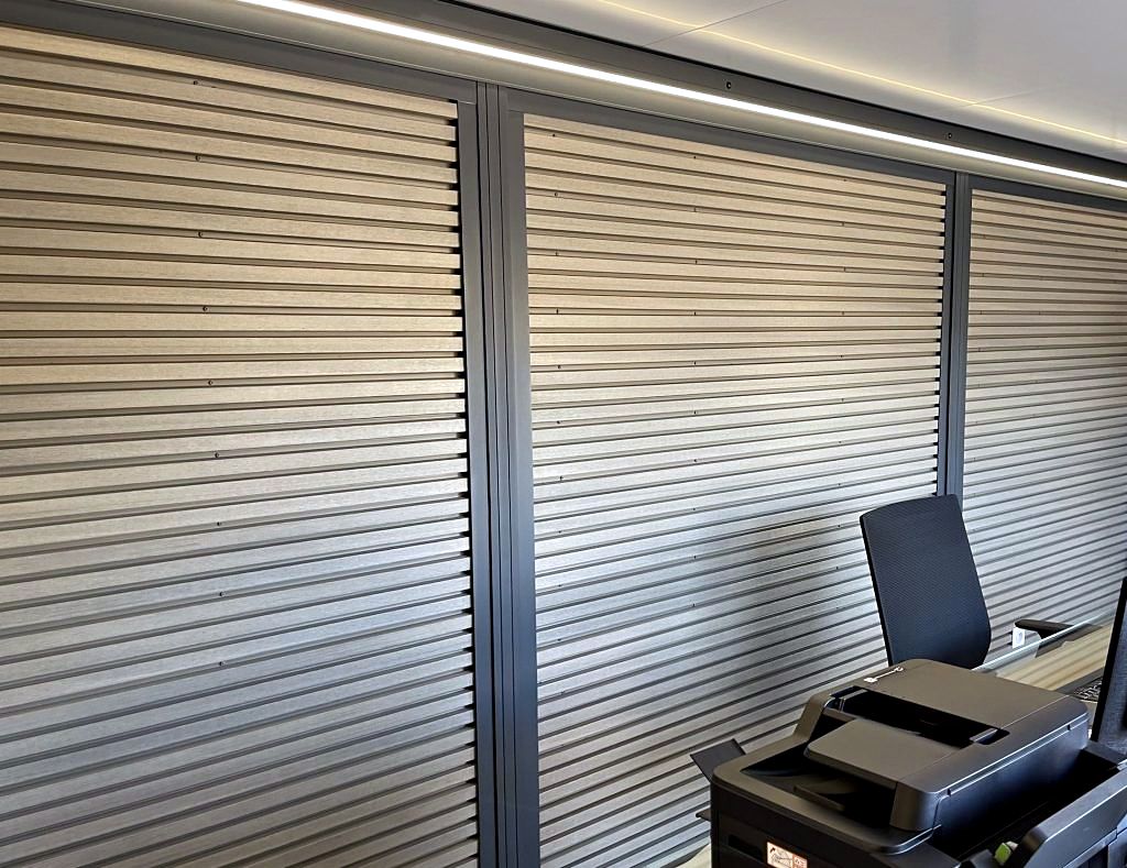 Lames co-extrudées, pose ventilée et teintes durables