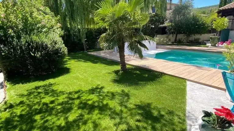 Gazon synthétique
