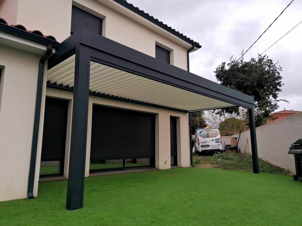 Pergola bioclimatique avec stores à Béziers