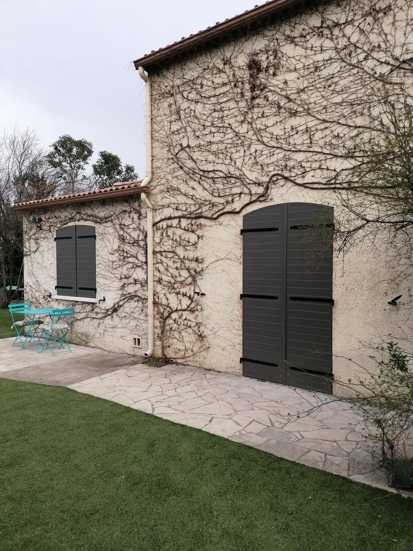 Composite, PVC, aluminium ou roulant : le bon choix