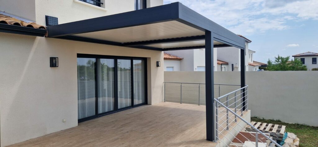 Pergola à poteaux déportés