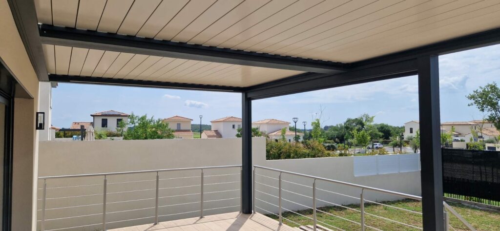 Pergola à poteaux déportés
